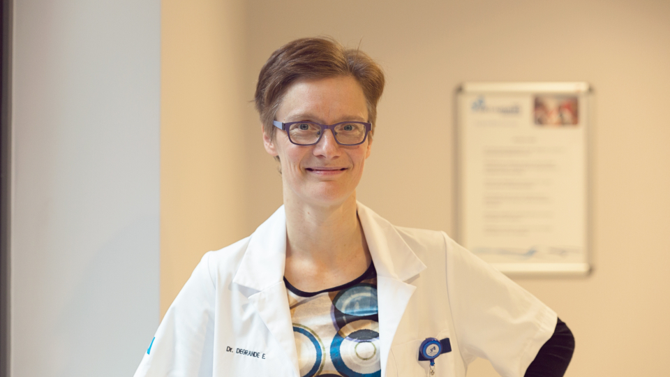 Dr Evy Degrande